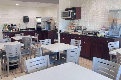 Ételek és italok, Ramada Bayside Inn & Suites Eureka in Eureka