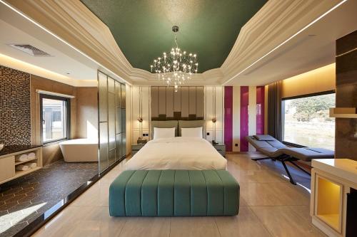 Motel Well near Weiweijia