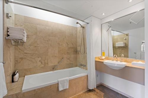Holiday Inn Sydney Potts Point an IHG Hotel By IHG - image 5