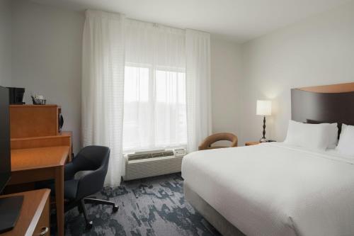King Room with Roll-in Shower - Mobility and Hearing Accessible