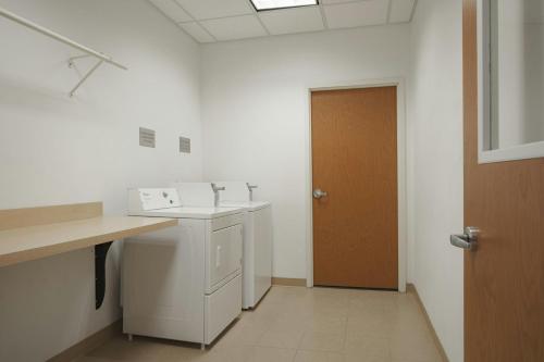 Fairfield Inn and Suites Louisville East - image 11