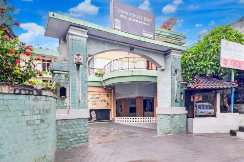 Pintu masuk, Townhouse Oak Legian Near Kuta Beach Formerly Sayang Maha Merta in Bali