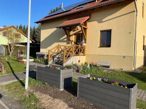 Dorfidyll im Grünen in Mittelherwigsdorf, Deutschland