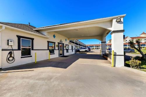 Days Inn by Wyndham Gainesville - image 32