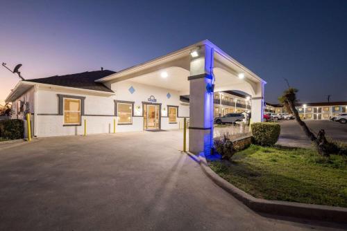 Days Inn by Wyndham Gainesville - image 33
