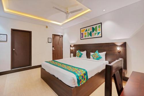 Deluxe Room image 3