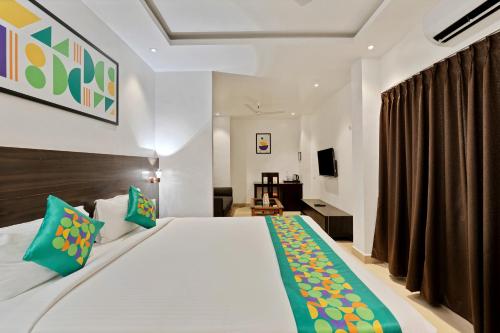 Premium Family Room image 4
