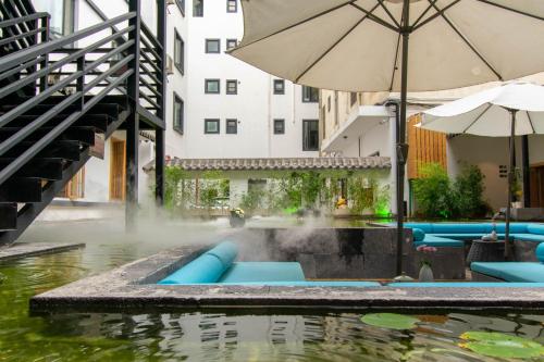 Градина, Gongxili-Yinjian Hotel in Кунминг