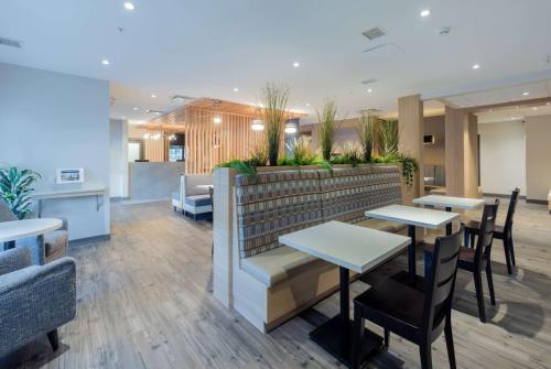 Microtel Inn & Suites by Wyndham Oyster Bay Ladysmith in Ladysmith, Canada