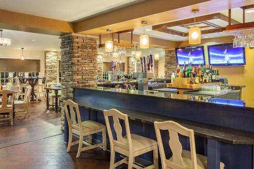 Enjoy 1000 acres of rolling hillside on this equestrian themed resort 1BD condo Enjoy 1000 acres of rolling hillside on this equestrian themed resort 1BD condo