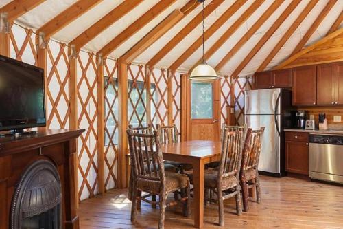 บริการและสิ่งอำนวยความสะดวก, Enjoy 1000 acres of rolling hillside on this equestrian themed resort 1BD condo in กอร์ดอนวิลล์ (VA)