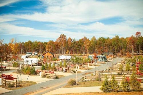 Enjoy 1000 acres of rolling hillside on this equestrian themed resort 1BD condo Enjoy 1000 acres of rolling hillside on this equestrian themed resort 1BD condo