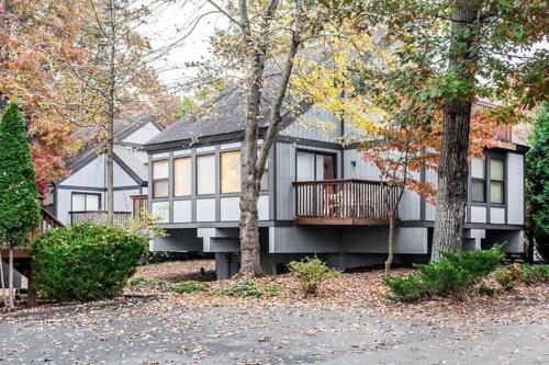 Enjoy 1000 acres of rolling hillside on this equestrian themed resort 1BD condo Enjoy 1000 acres of rolling hillside on this equestrian themed resort 1BD condo