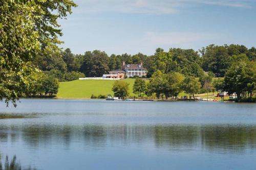 Enjoy 1000 acres of rolling hillside on this equestrian themed resort 1BD condo Enjoy 1000 acres of rolling hillside on this equestrian themed resort 1BD condo