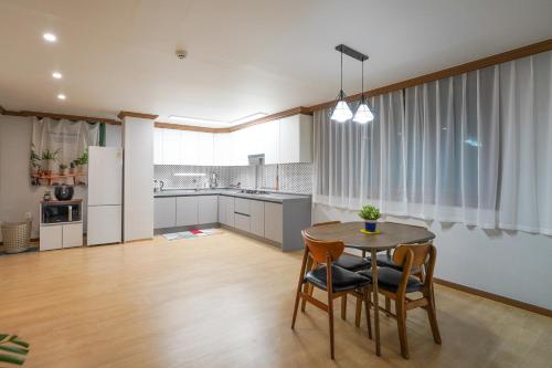 거제도 옥포동 숙소 고민 끝! 평점 8.9점 스테이옥 vs 편의성 갑 장평 S 상세 이미지