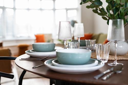 4 Bed Sheffield House with Parking leisure or contractor in ฟุลวูด