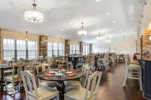 ห้องอาหาร, Beautiful 2BD condo in an equestrian themed resort with tons of activities for the family in กอร์ดอนวิลล์ (VA)