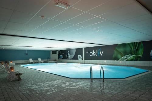 مسبح, Romslig leilighet med to soverom pluss hems med dobbeltseng in Paradis