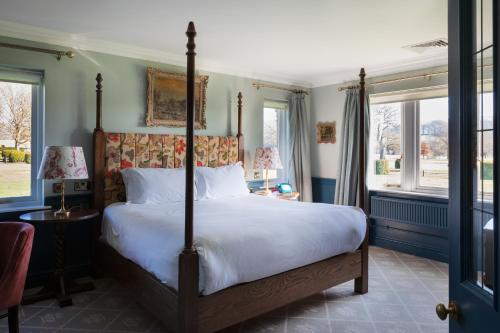 Suite, luxury, with views