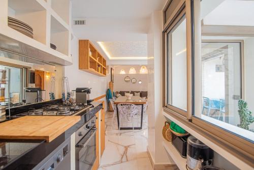 주방, Villa avec piscine chauffée à seulement 10min de la mer ! (Villa avec piscine chauffee a seulement 10min de la mer !) in 스위스 시티