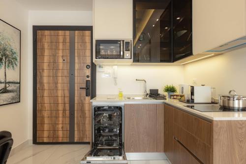 One-Bedroom Apartment image 3