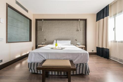 Hotel Mercader - main image