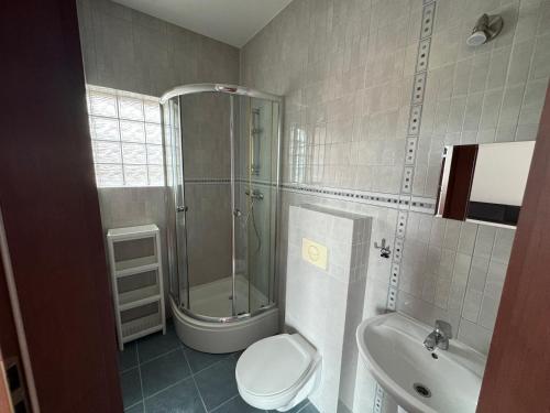 4 twin beds