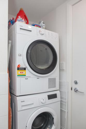 Chapel Street 1BR Walk to Iconic Shopping District