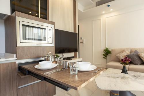 One-Bedroom Apartment image 6
