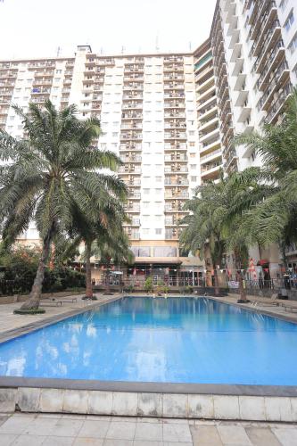 Piscina, Collection O Serviced Apartmen Mutiara Kota in South Bekasi