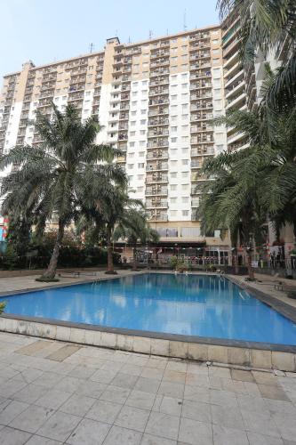 Piscina, Collection O Serviced Apartmen Mutiara Kota in South Bekasi