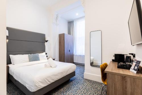 The J Hyde Park Hotel - image 12