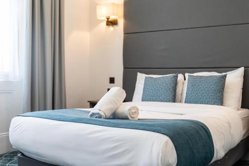 The J Hyde Park Hotel - image 11