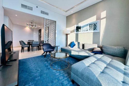 Stylish Suite 1 BR with Burj Khalifa | Canal view - image 7