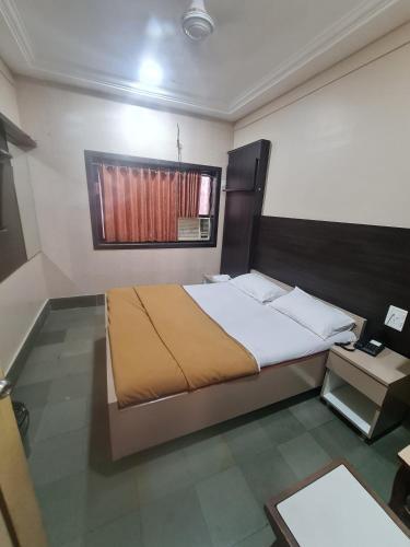 Hotel sharda – Bombay/ Mumbai, KY