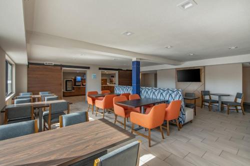 餐飲選擇, 智選假日酒店-聖地亞哥南部國家城-洲際酒店集團旗下 (Holiday Inn Express San Diego South - National City By IHG) in 納雄耐爾城