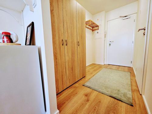 LIVE-INN PRAGUE COZY SUITE FOR 1-4 GUESTS, 20 Mins to center, Lift, Gym, Reception, Parking, Roof Terrace, Game & Party