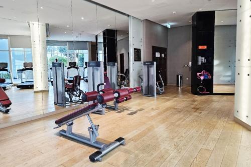 Stylish Suite 1 BR with Burj Khalifa | Canal view - image 8