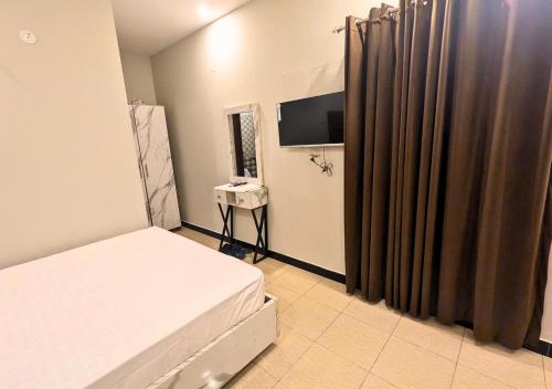1 double bed, 1 twin bed