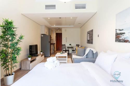 Lake Views Stunning Studio l 1 Min Walk to Metro, Dubaj (fotografie 5)