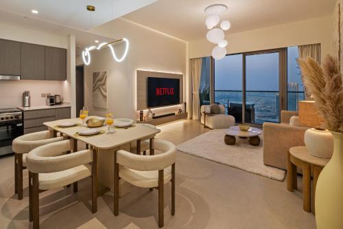 Bella Elite Homes at Grande Signature Full Burj Khalifa and Foutain View - Brand New Luxury Apartment, Dubai (photo 7)