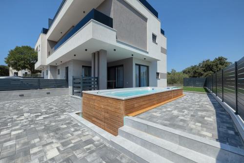 Villa Loreta with sea view – khách sạn tại Stinjan