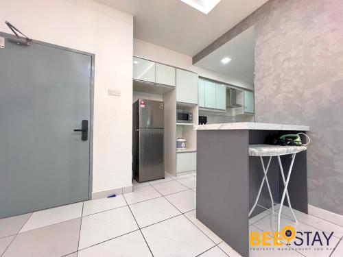 Bandar Saujana Putra Skypark Residence Pool View 8PAX Netflix