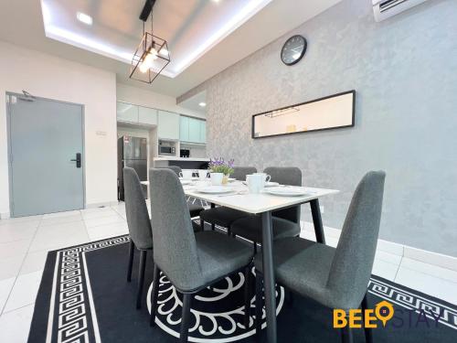 Bandar Saujana Putra Skypark Residence Pool View 8PAX Netflix