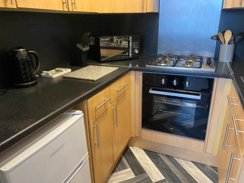 مطبخ, Pendle House - Apt 4 - 3 min walk to beach & Shops! in كلوين باى