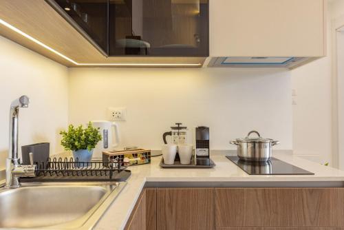 One-Bedroom Apartment image 8