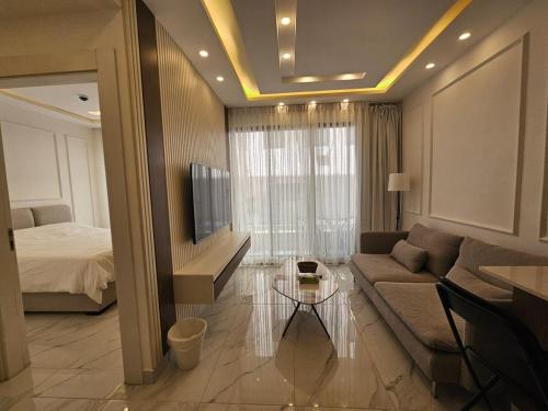 One-Bedroom Apartment image 3