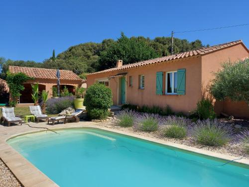 Maison agréable pour vacances en Provence, idéale pour 8 personnes gîte à louer Entrechaux