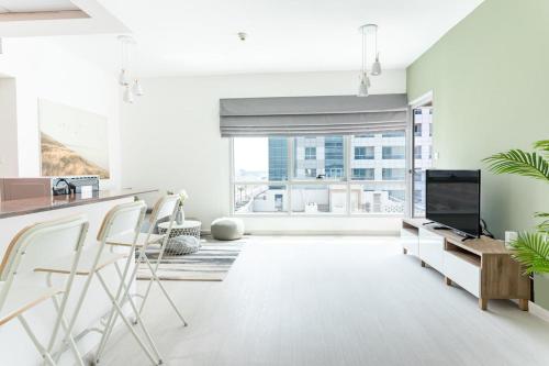 Bright Spacious l 1BR Dubai Marina l 1MIN to Metro, Dubaj (zdjęcie 9)