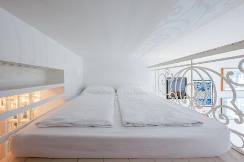 Studio Apartment image 5